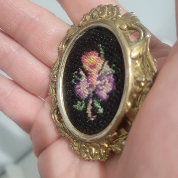 Vintage Petit Point Needlepoint Embroidered Floral Brooch Pin Flowers Black Gold - Picture 10 of 12